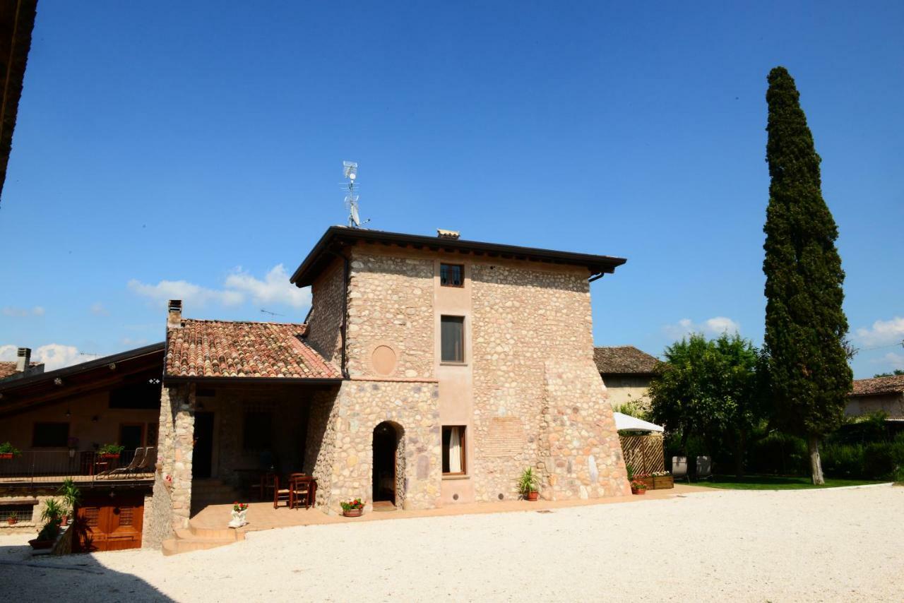 Corte Davini Agriturismo 蒙赞巴诺 外观 照片
